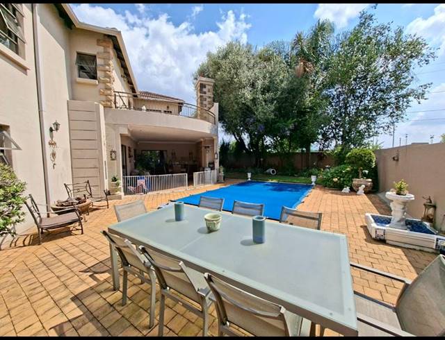 5 BEDROOM HOUSE FOR SALE IN MIDSTREAM ESTATE